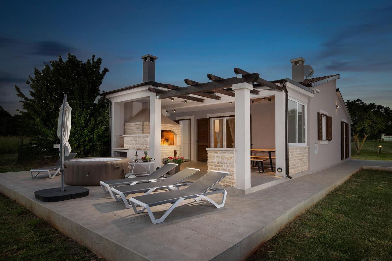 Villa Irena Medulin Exterior photo